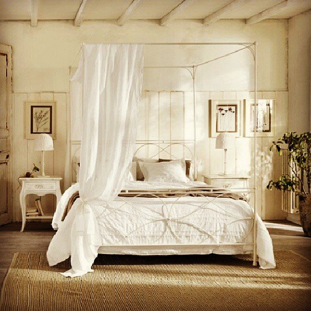 canopy bed interiors