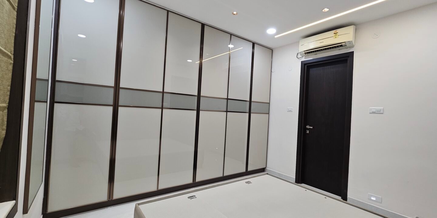 Modern bed room interior designed by interior designers in Tukkuguda