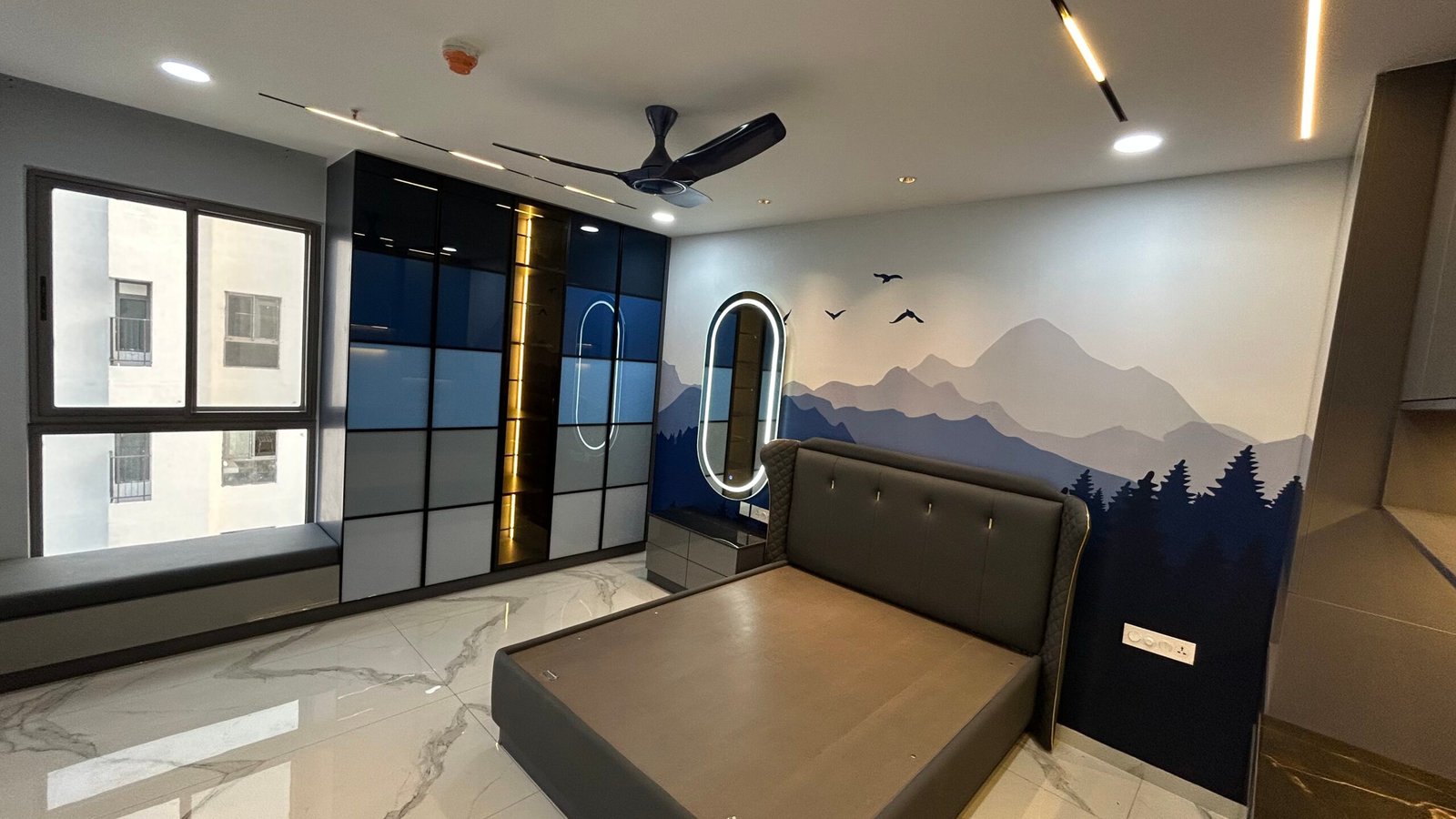 Mirror bedroom